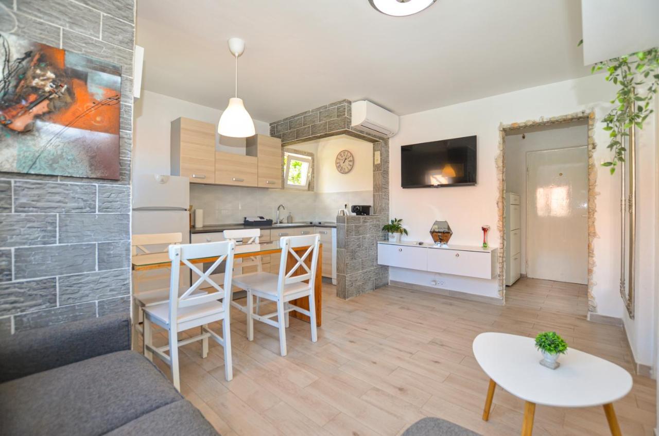Apartments Iris Ровинь Экстерьер фото